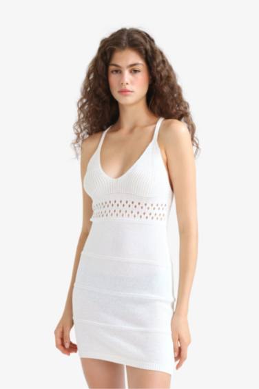 Платье Облегающего Кроя с V-образным Вырезом и Без Рукавов