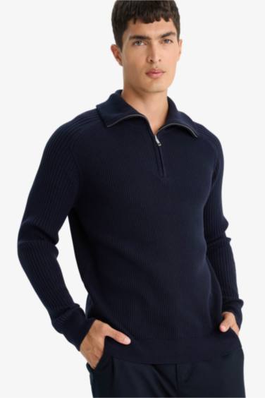 Standard Fit Zippered Stand Collar Knit Pullover