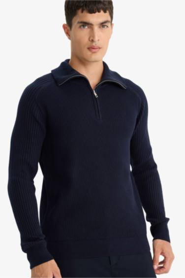 Standard Fit Zippered Stand Collar Knit Pullover