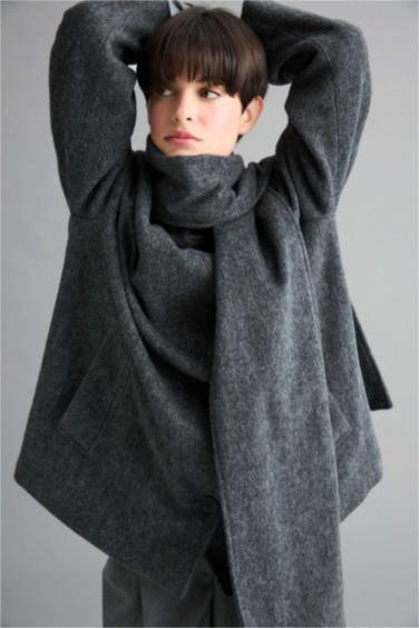 Regular Fit Yün Karışımlı Çıkarılabilir Atkılı Kısa Kaşe Kaban