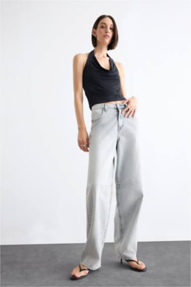 بلوزة اسود بياخة V ورباط من الياخة