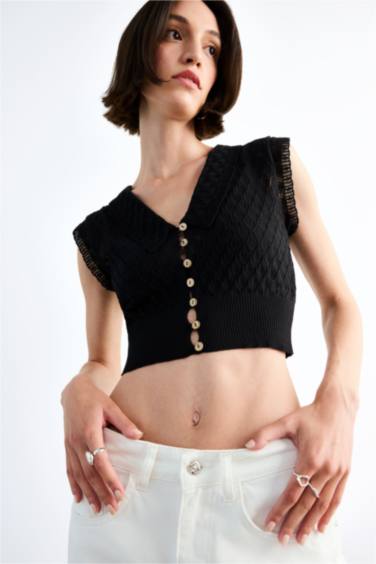 Large Collar Buttoned Knit Crop Top