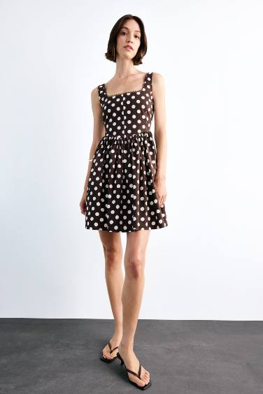 فستان ميدي منقط بوبلين بياخة مربعة