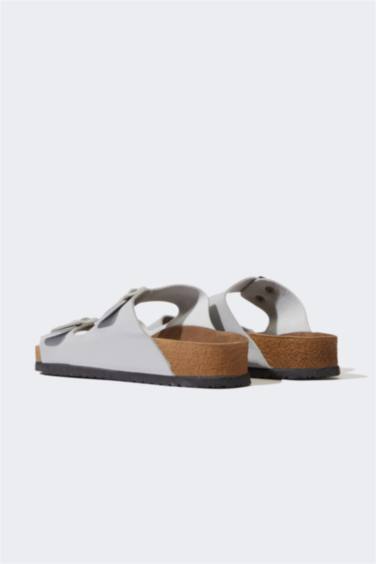 شبشب نسائي بكعب مسطح