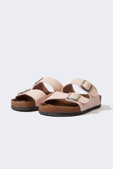 Woman Flat Sole Slippers