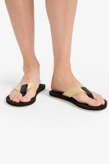 Kadın Düz Taban Parmak Arası Terlik