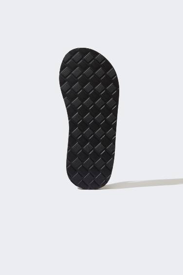 Kadın Düz Taban Parmak Arası Terlik