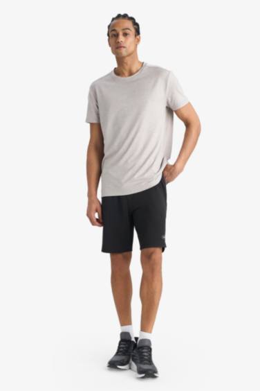 Standart Fit дөңгелек жағалы спорттық қысқа жеңді футболка