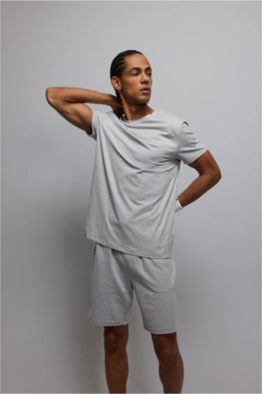 Standard Fit Crew Neck T-Shirt