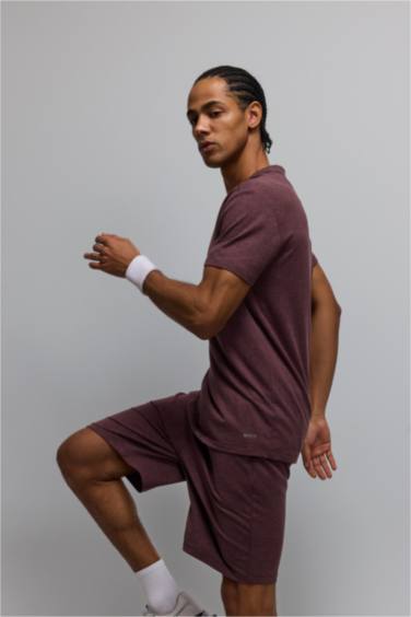 Standart Fit дөңгелек жағалы спорттық қысқа жеңді футболка