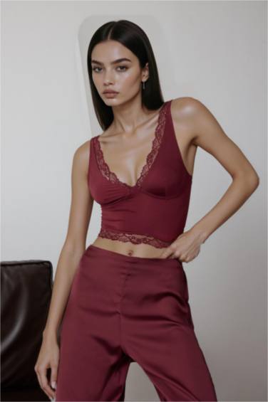 Saten Dantel Detaylı Üst-Fall in Love