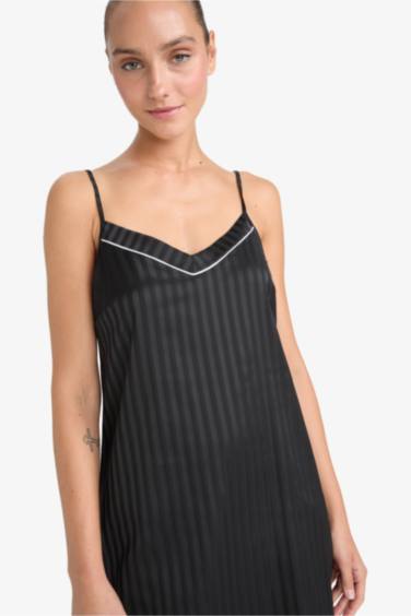 Fall in Love Regular Fit V-Neck Satin Strappy Dress