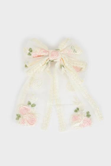 Kadın Kurdele Görünümlü Tüllü Gül Desenli Toka