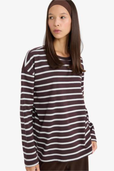 سويت شيرت قصة فضفاضة بياقة مستديرة