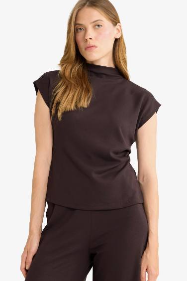 Slim Fit Dar Kesim Yarım Balıkçı Yaka Pike Kolsuz Bluz