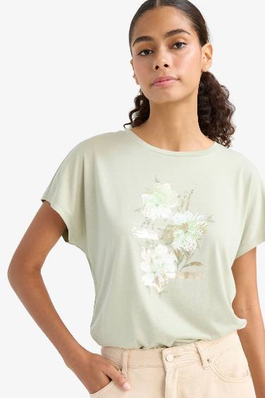 Bisiklet Yaka Çiçekli Kısa Kollu Tişört