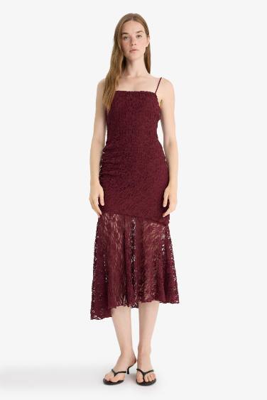 فستان ميدي دانتيل سليم فيت بوديكون بحمالات