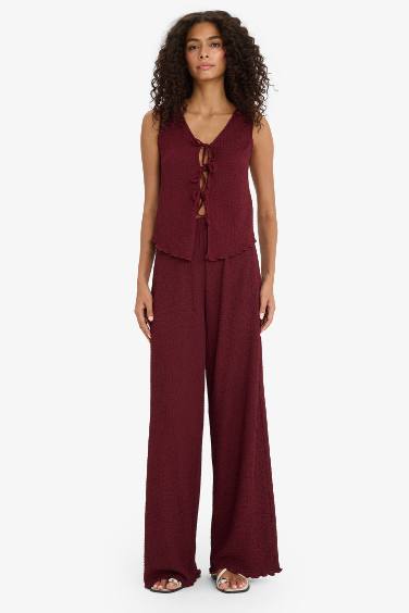 بلوزة كت سليم فيت بياقة V برباط من الأمام