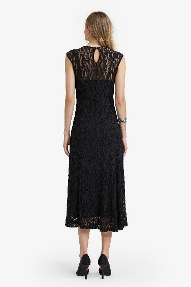 Slim Fit Crew Neck Lace Sleeveless Maxi Dress