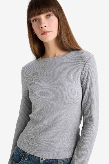 تيشيرت كم طويل سليم فيت مضلع برقبة مستديرة