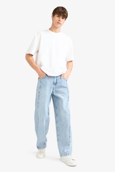 Barrel Fit Wide Leg Jeans