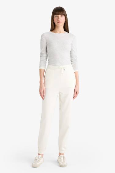 بنطلون جوجر فيت بجيوب قماش خفيف  بيج فاتح