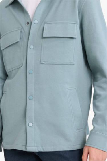 قميص قصة عادية بجيب قماش ستريج