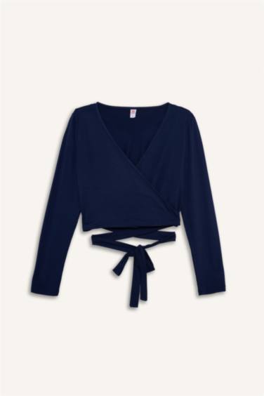 بلوزة برباط