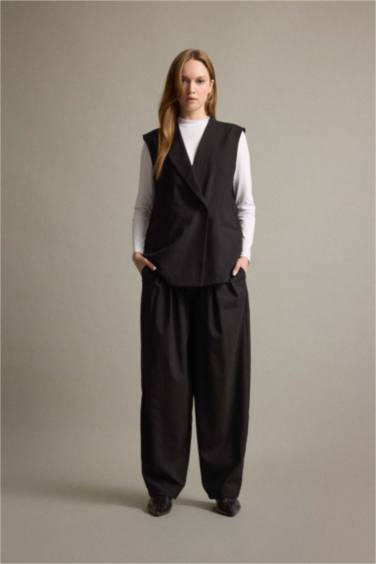 Barrel Fit Pleated Pocket Trousers