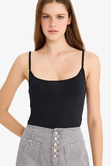 U Collar Tank Top