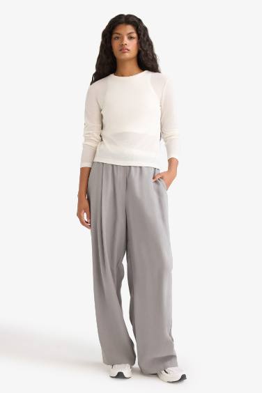 Узкий крой футболка с круглым вырезом и длинным рукавом