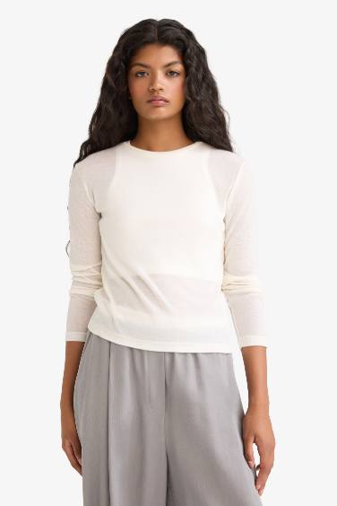 Узкий крой футболка с круглым вырезом и длинным рукавом