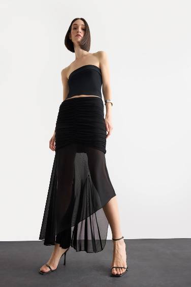 تنورة ميدي غير متماثل بكسرات