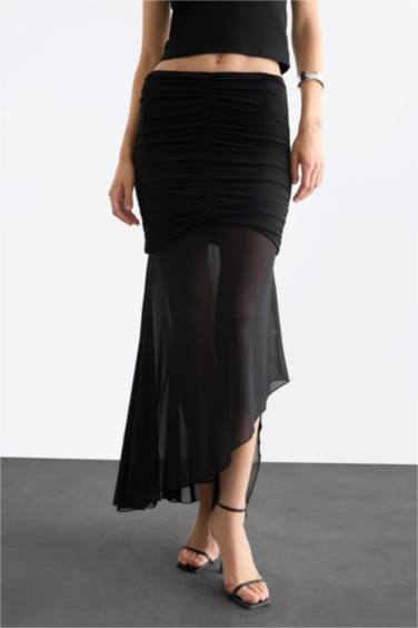 تنورة ميدي غير متماثل بكسرات