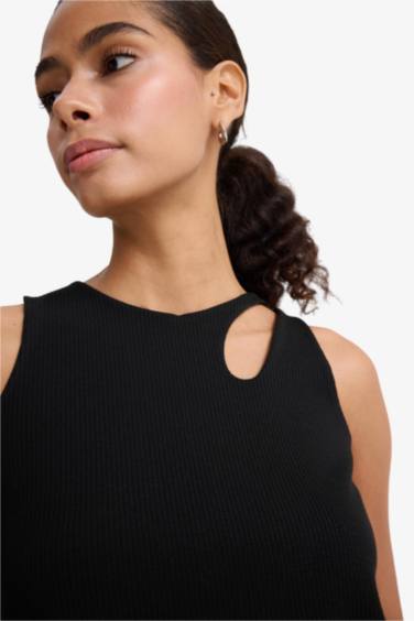 Slim Fit Camisole Crew Neck Tank Top