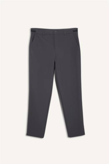 بنطرون قصة مستقيمة ورجل عادية