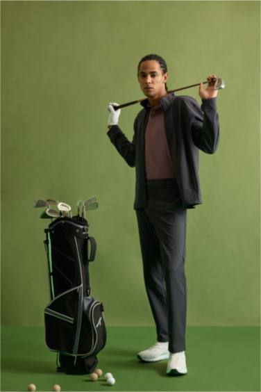 بنطرون قصة مستقيمة ورجل عادية