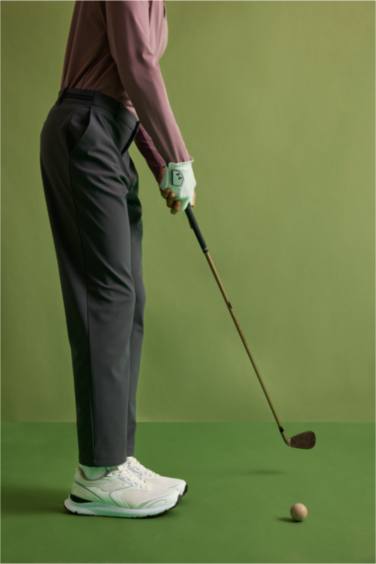 بنطرون قصة مستقيمة ورجل عادية