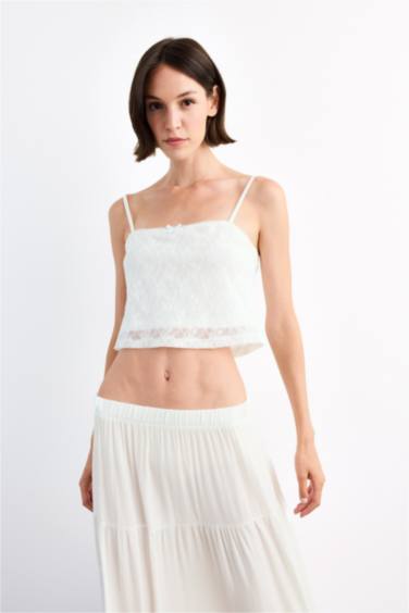 فانيلة بالدانتيل مخصر