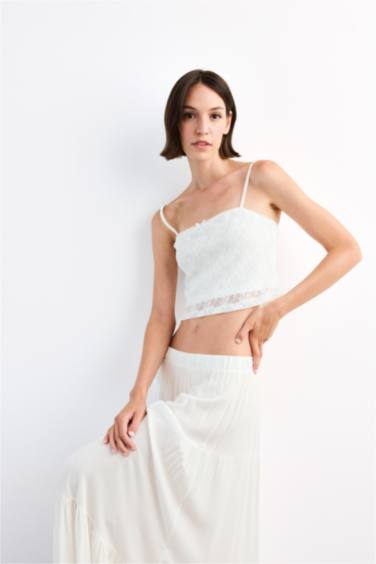 فانيلة بالدانتيل مخصر