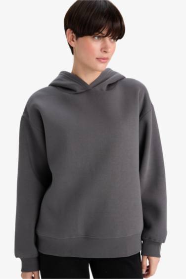 سويت شيرت قصة مريحة