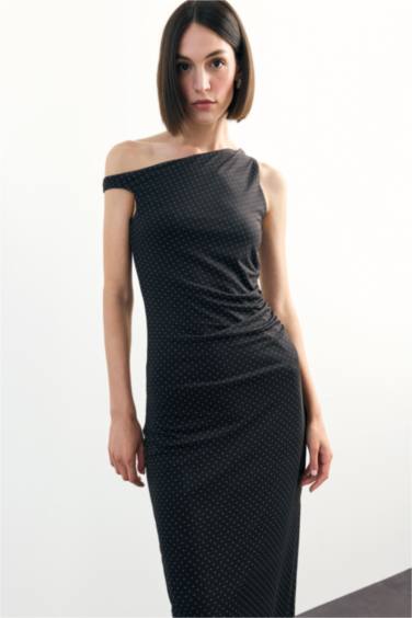 فستان طويل منقط تول بكتف واحد