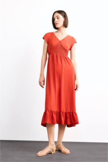 فستان ميدي نص كم مدرز من الخصر