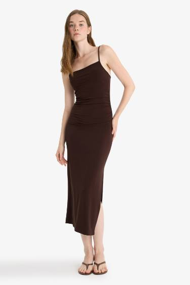 فستان طويل بديكون بدون حمالات