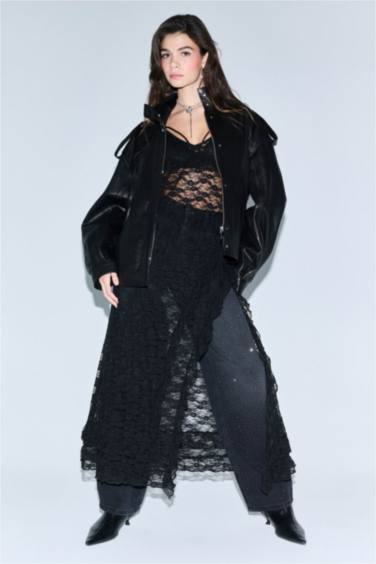 A Kesim V Yaka Dantel Askılı Maxi Elbise