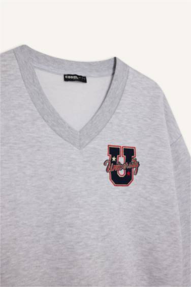 Coool Loose Fit V Yaka Nakışlı Sweatshirt