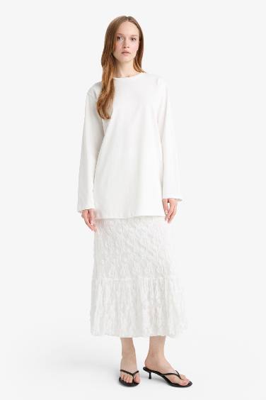 تنورة ميدي دانتيل بقصة A