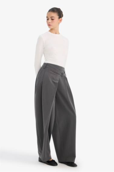 Брюки Baggy Fit стандартной длины с двумя карманами