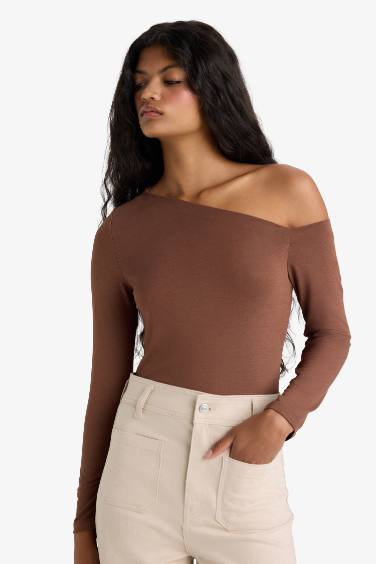 Slim Fit Dar Kesim Tek Omuzlu Uzun Kollu Tişört