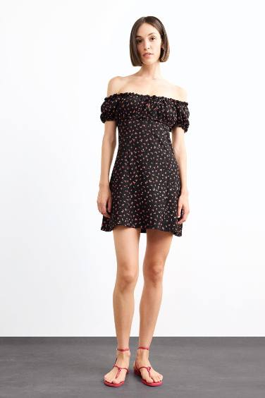 فستان قصير فلورال منسوج بقصة A ردن عريض